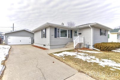 /international/us/3021-16th-street-menominee-mi-110106204492/