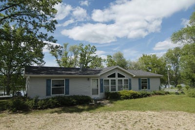 /international/us/w5400-buffalo-drive-montello-wi-110108198935/