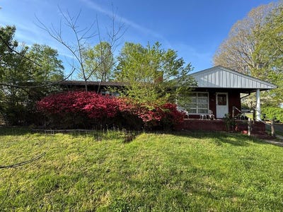 /international/us/1367-daniels-creek-rd-collinsville-va-110107223951/