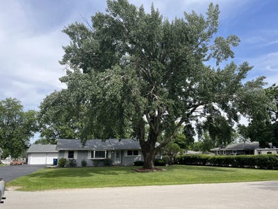/international/us/2420-regan-road-joliet-il-110108423142/