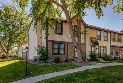 /international/us/8632-alpine-drive-urbandale-ia-110119969234/