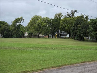 /international/us/n-8th-street-independence-ks-110102447597/