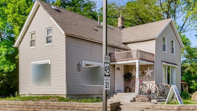 /international/us/231-n-milwaukee-avenue-wheeling-il-110110272941/