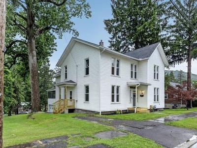 /international/us/221-poplar-st-towanda-pa-110108985155/