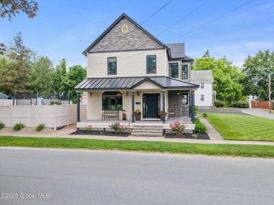 /international/us/195-w-circular-street-saratoga-springs-ny-110100392986/