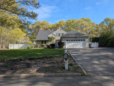 /international/us/1-northumberland-drive-shoreham-ny-110105782355/