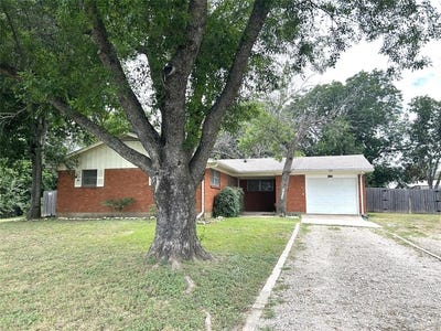 /international/us/1102-s-louisiana-street-grandview-tx-110100656285/