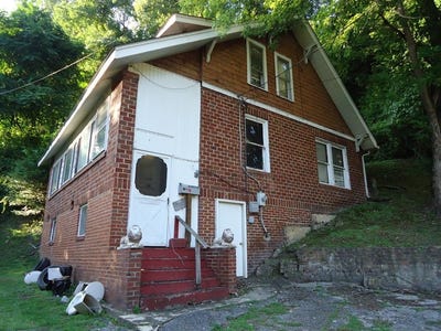 /international/us/47-vine-street-welch-wv-110101984736/