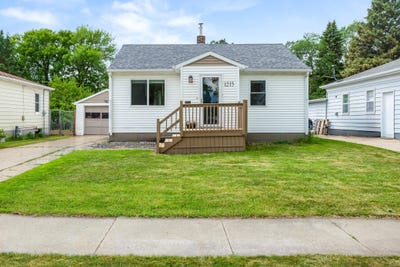 /international/us/1215-13th-street-n-moorhead-mn-110109143997/