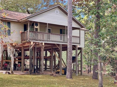 /international/us/61-lords-circle-coldspring-tx-110105935688/