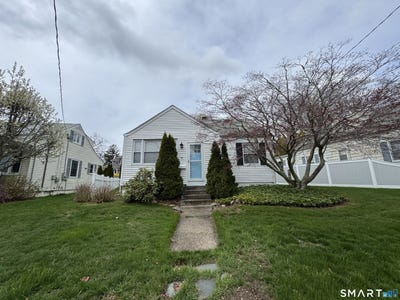 /international/us/42-parkway-s-new-london-ct-110107611946/