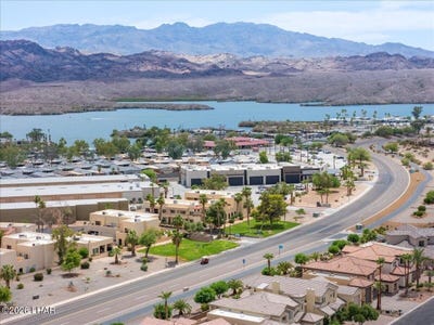 /international/us/1029-barcelona-lake-havasu-city-az-110110019337/