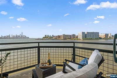 /international/us/600-harbor-boulevard-weehawken-nj-110110096307/