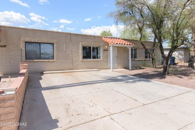 /international/us/6759-e-hawk-drive-tucson-az-110100843848/