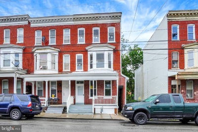 /international/us/327-e-college-avenue-york-pa-110100249103/