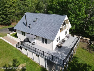 /international/us/21-hedges-road-caryville-ny-110108147459/