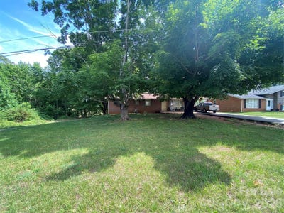 /international/us/2071-colonial-lane-hickory-nc-110108383043/
