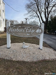 /international/us/116-commerce-street-clinton-ct-110107898767/