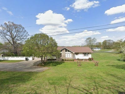 /international/us/4549-oak-street-oakwood-ga-110104184966/