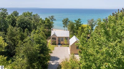 /international/us/6987-n-manitou-trail-northport-mi-110108476376/