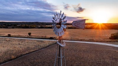 /international/us/5777-county-road-309-cranfills-gap-tx-110096074278/