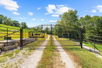 /international/us/huckleberry-drive-omaha-ar-110110364146/