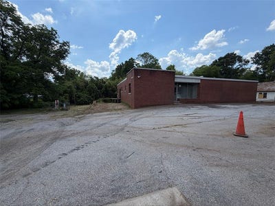 /international/us/910-edgefield-street-greenwood-sc-110108293584/