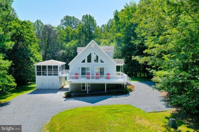 /international/us/444-point-drive-bumpass-va-110100501581/