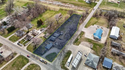 /international/us/2260-independence-avenue-waterloo-ia-110106979798/