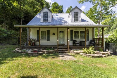 /international/us/688-saunders-hollow-road-barboursville-wv-110100723669/