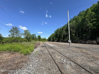 /international/us/612-pa-107-factoryville-pa-110108352343/