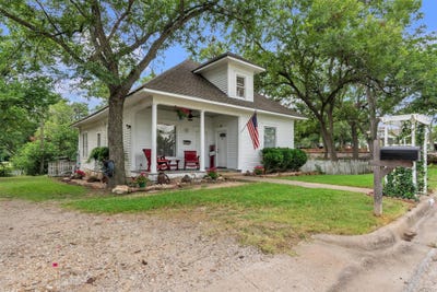/international/us/262-w-richmond-st-giddings-tx-110101200779/