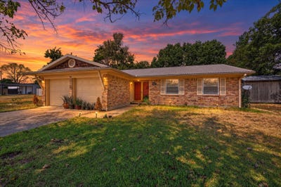 /international/us/402-w-carter-street-savoy-tx-110119986515/