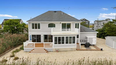 /international/us/700-stone-harbor-boulevard-cape-may-court-house-nj-110110207932/