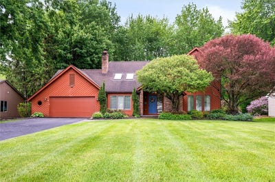 /international/us/41-pond-valley-circle-penfield-ny-110099892441/