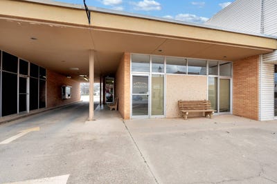 /international/us/308-310-south-main-street-lindsay-ok-110098151171/