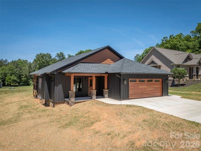 /international/us/210-westwood-drive-forest-city-nc-110108107424/