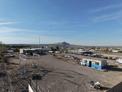 /international/us/102-104-warm-springs-boulevard-elephant-butte-nm-110110368953/