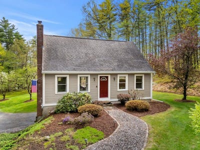 /international/us/46-pinecrest-drive-bedford-nh-110108130767/