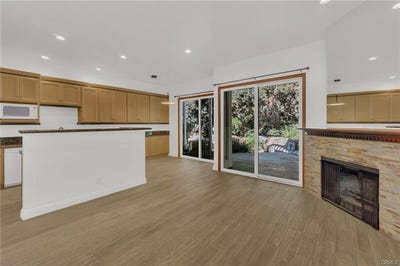 /international/us/3021-croyden-costa-mesa-ca-110120152291/