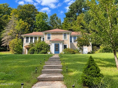 /international/us/107-old-schroon-road-schroon-lake-ny-110110299874/