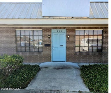 /international/us/1442c-e-bridge-street-breaux-bridge-la-110099297868/