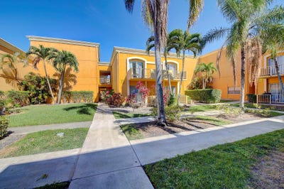 /international/us/18111-nw-68th-avenue-hialeah-fl-110106732696/