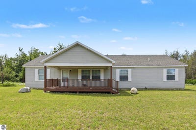 /international/us/433-alexander-road-vanderbilt-mi-110105526591/