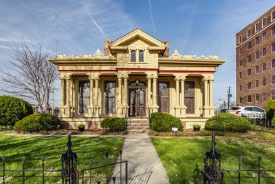 /international/us/1028-n-delaware-street-indianapolis-in-110106733982/
