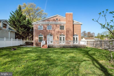 /international/us/1615-s-oakland-street-arlington-va-110101314719/