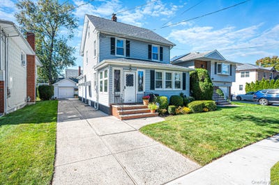 /international/us/116-hawthorne-avenue-floral-park-ny-110120578007/