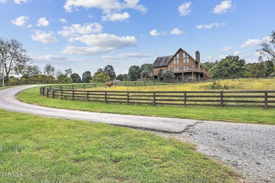 /international/us/29458-blue-spring-road-meadowview-va-110119985257/