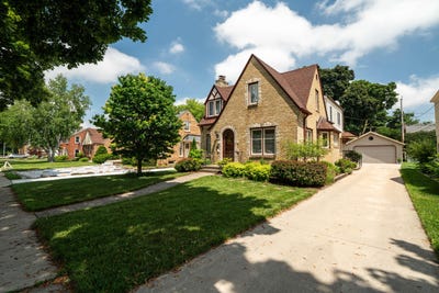 /international/us/2630-n-91st-st-wauwatosa-wi-110101223471/