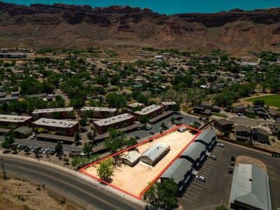 /international/us/990-s-millcreek-dr-moab-ut-110108332765/